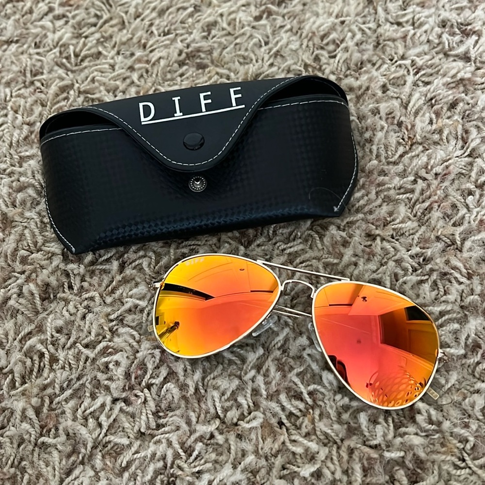 Diff red reflective aviator sunglasses